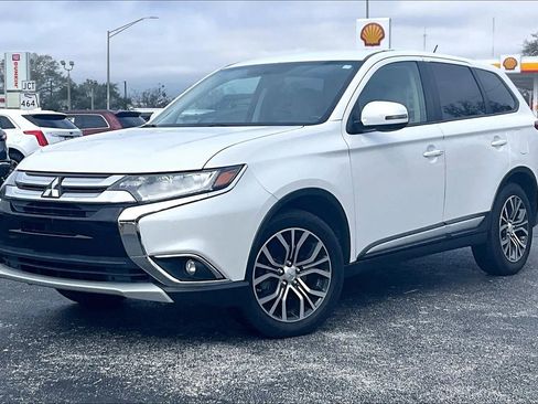 Used 2016 Mitsubishi Outlander SE image 1