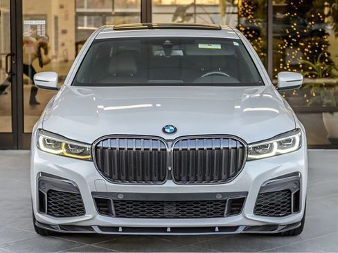 Used 2020 BMW 740i w/ M Sport Package image 5