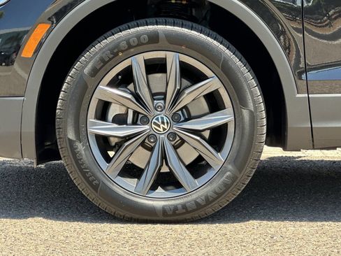 Used 2024 Volkswagen Tiguan SE FWD image 25