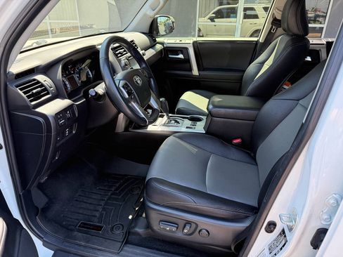 Used 2018 Toyota 4Runner SR5 Premium AWD/4WD image 10