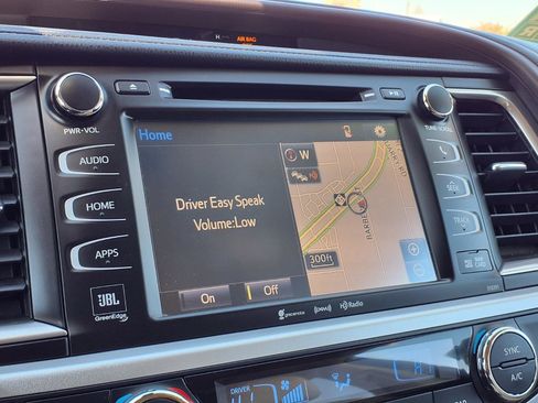 Used 2019 Toyota Highlander Limited image 14