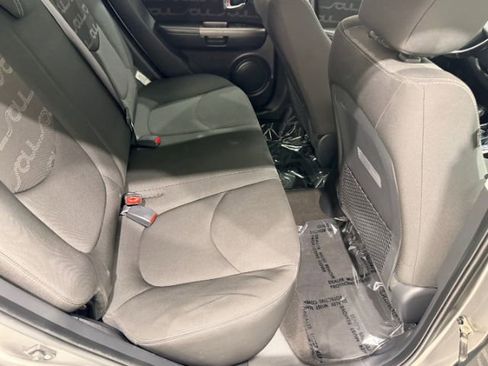 Used 2013 Kia Soul + FWD image 28
