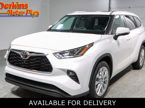 Used 2023 Toyota Highlander Limited FWD image 1