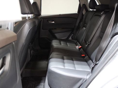 Used 2023 Nissan Rogue SL w/ SL Premium Package image 19