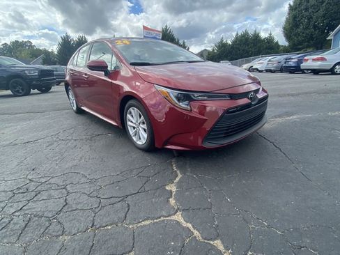 Used 2024 Toyota Corolla LE w/ LE Convenience Package FWD image 1