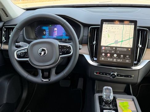 New 2026 Volvo XC90 T8 Plus w/ Protection Package Premier AWD/4WD image 11