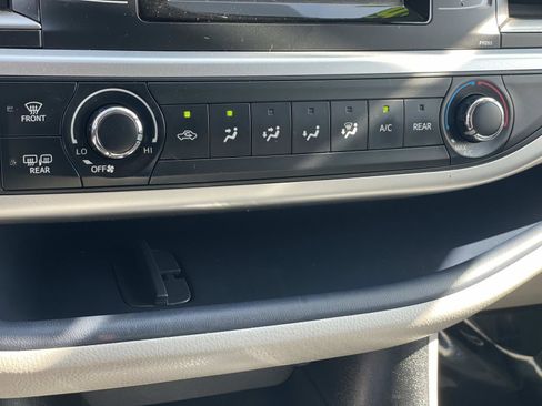 Used 2016 Toyota Highlander LE image 9