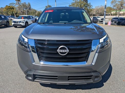 Certified 2025 Nissan Pathfinder SV image 9