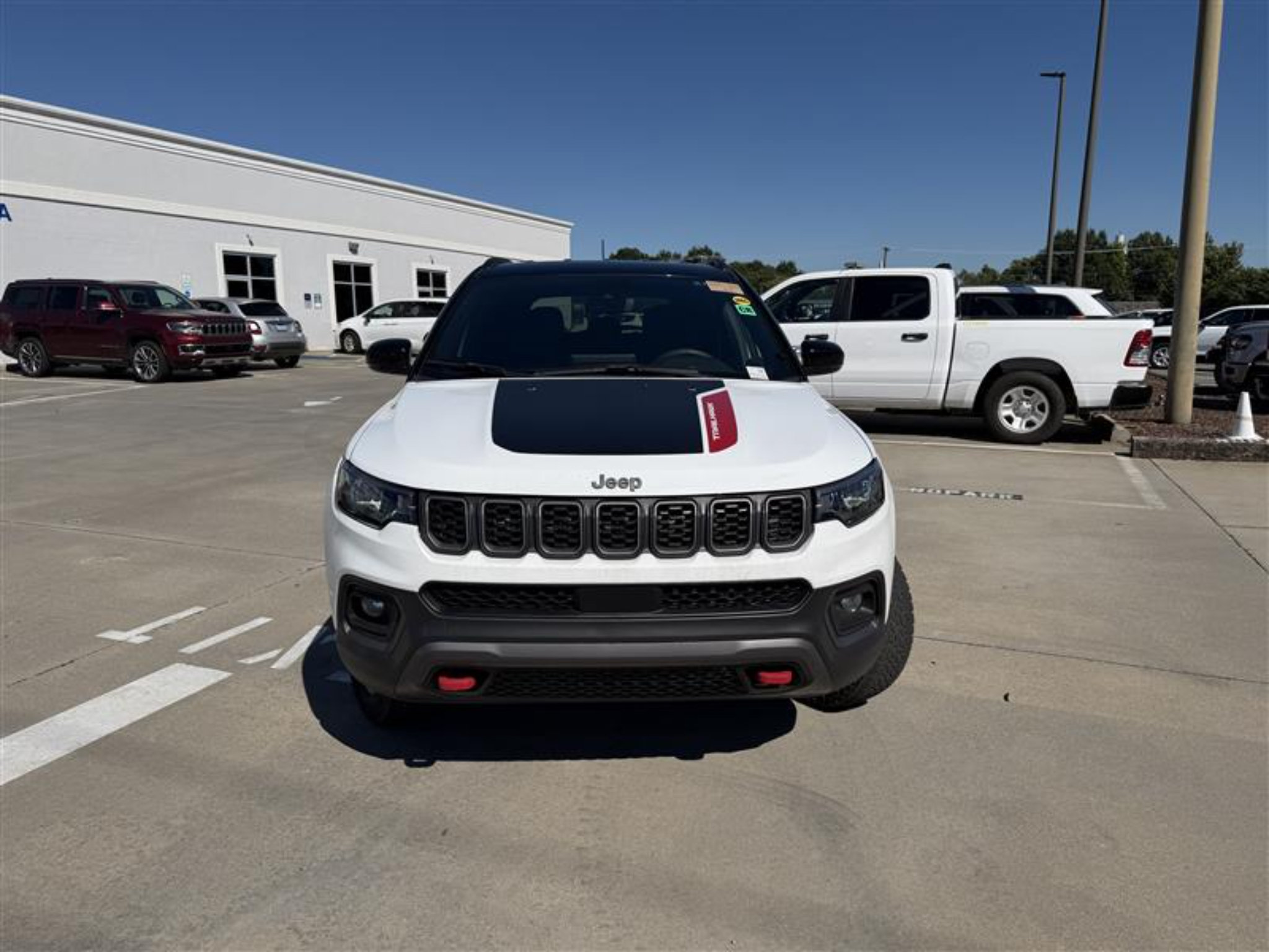 Certified 2025 Jeep Compass Trailhawk AWD/4WD image 9