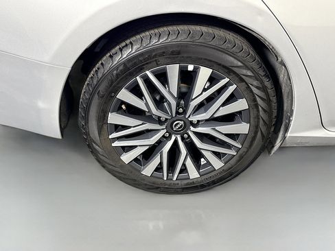 Used 2024 Nissan Altima 2.5 SV image 33