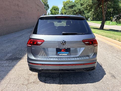 Used 2022 Volkswagen Tiguan SE R-Line AWD/4WD image 4