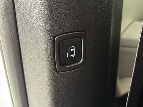 Used 2022 Kia Carnival LX FWD image 34