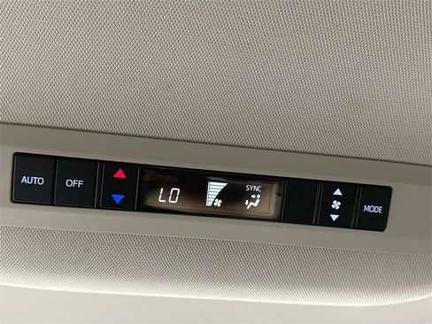 Used 2025 Toyota Sienna LE image 23