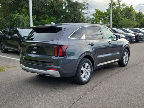 Certified 2024 Kia Sorento LX FWD image 6