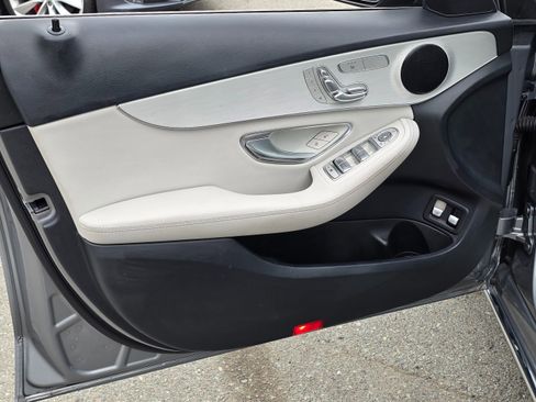 Used 2016 Mercedes-Benz C 350e Sedan w/ Multimedia Package image 22