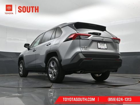 Used 2025 Toyota RAV4 XLE AWD/4WD image 42