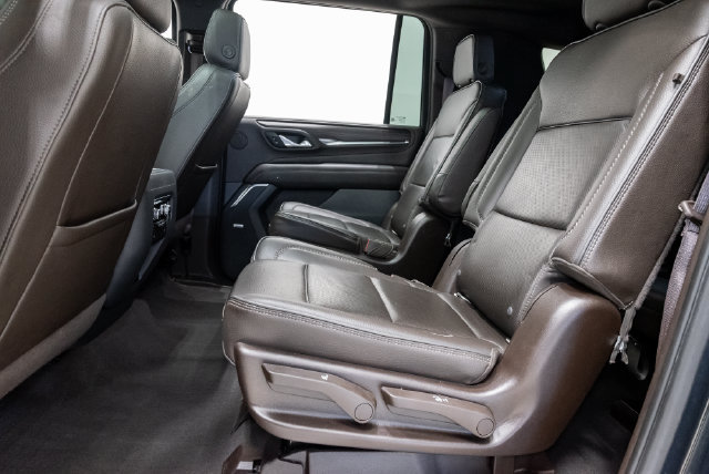 Used 2022 GMC Yukon XL Denali w/ Denali Premium Package AWD/4WD image 22