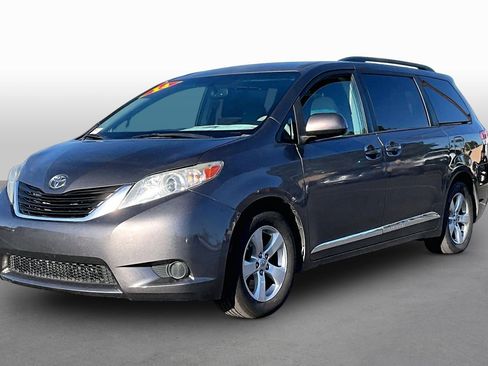 Used 2014 Toyota Sienna LE FWD image 1