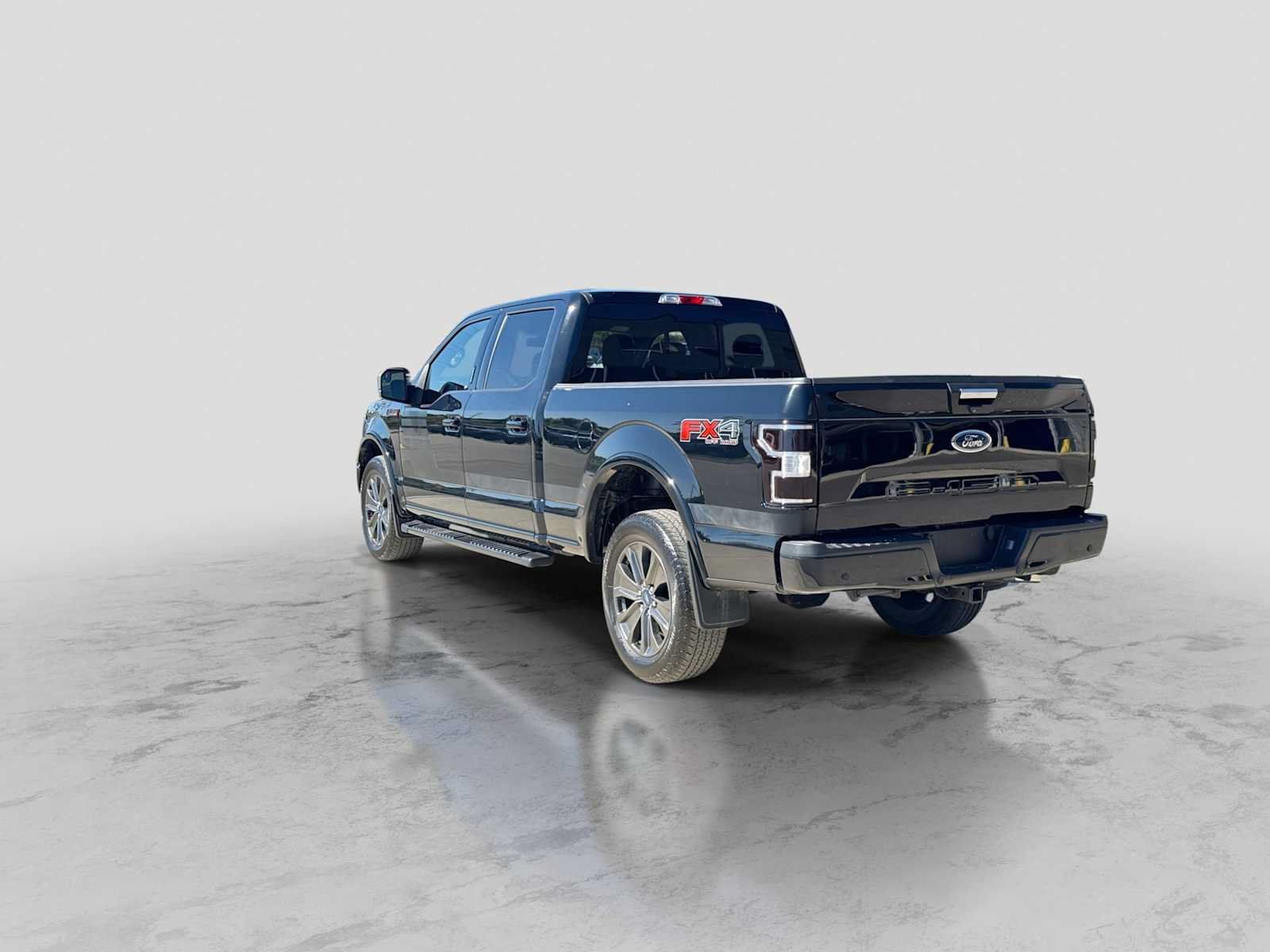 Used 2018 Ford F150 XLT w/ Equipment Group 302A Luxury AWD/4WD image 4