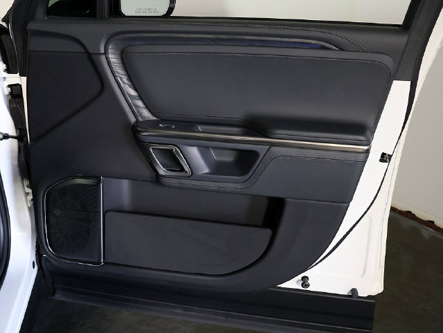Used 2024 Rivian R1S Adventure Dual AWD/4WD image 35