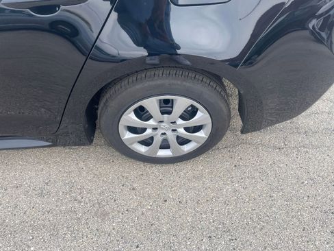 Used 2025 Toyota Corolla LE image 30