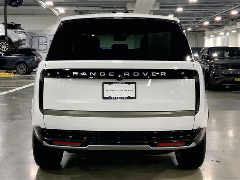 New 2025 Land Rover Range Rover SE image 4