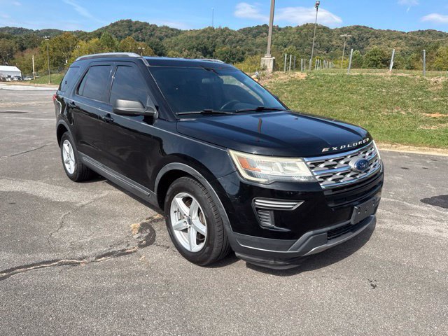 Used 2018 Ford Explorer XLT FWD image 2