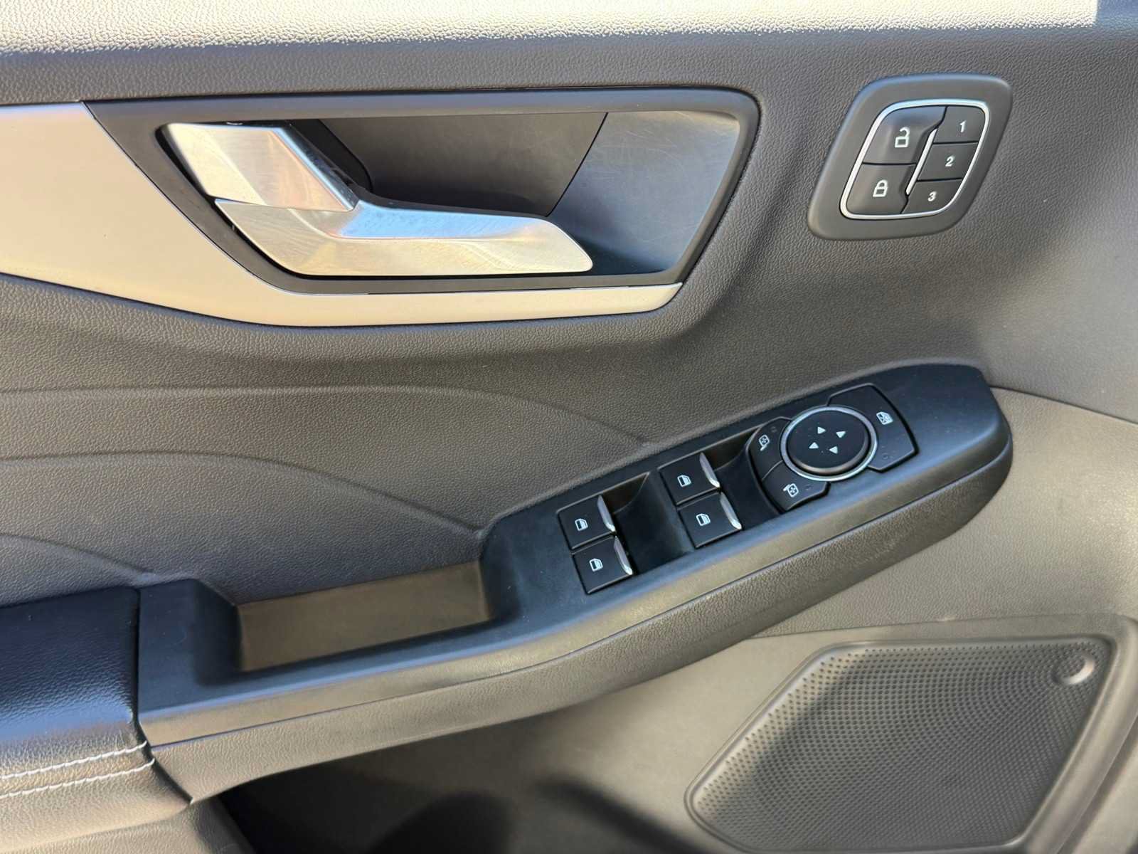 Used 2022 Ford Escape SEL w/ Technology Package FWD image 14