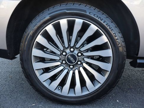 Used 2018 Lincoln Navigator Reserve w/ Technology Package AWD/4WD image 46