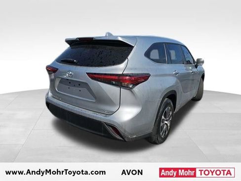 Used 2023 Toyota Highlander XLE image 7
