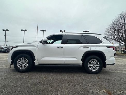 Certified 2025 Toyota Sequoia SR5 AWD/4WD image 2