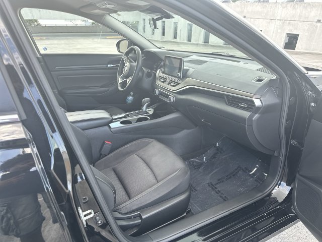Used 2024 Nissan Altima 2.5 SV FWD image 29