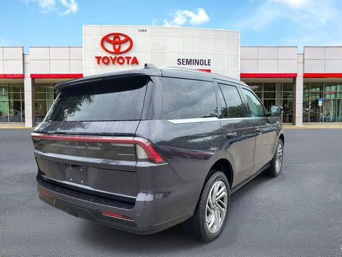 Used 2026 Lincoln Navigator Reserve AWD/4WD image 3
