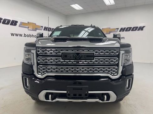 Used 2021 GMC Sierra 2500 Denali w/ Denali Black Diamond Edition image 2