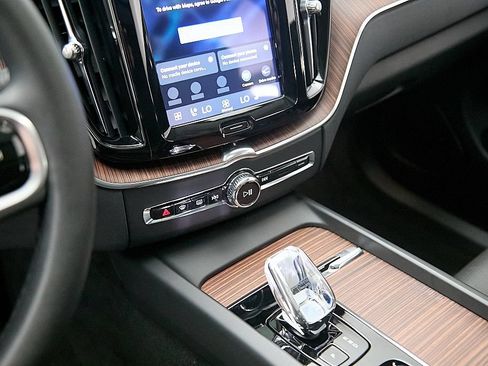 Certified 2023 Volvo XC60 T8 Ultimate w/ Climate Package AWD/4WD image 15