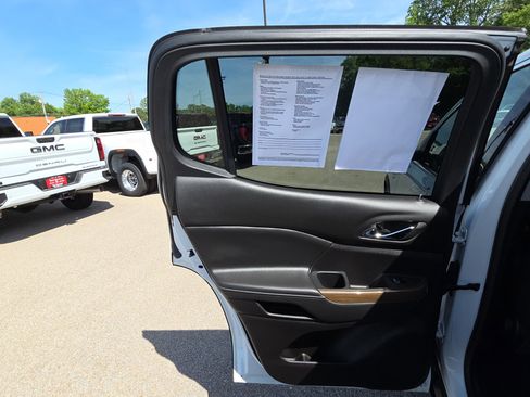 Used 2023 GMC Acadia SLE FWD image 26