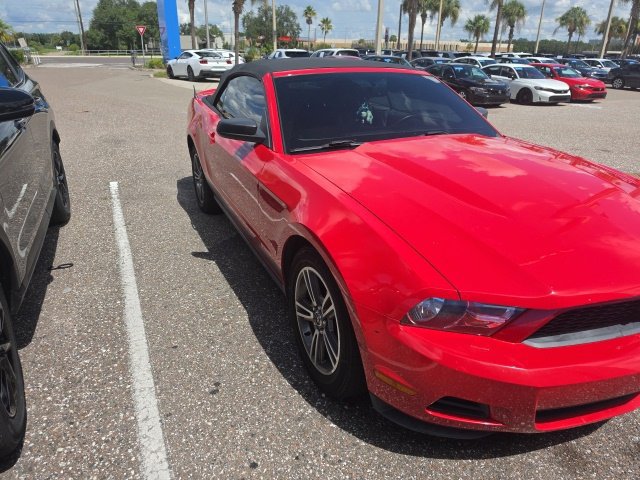 Used 2010 Ford Mustang Convertible RWD image 3