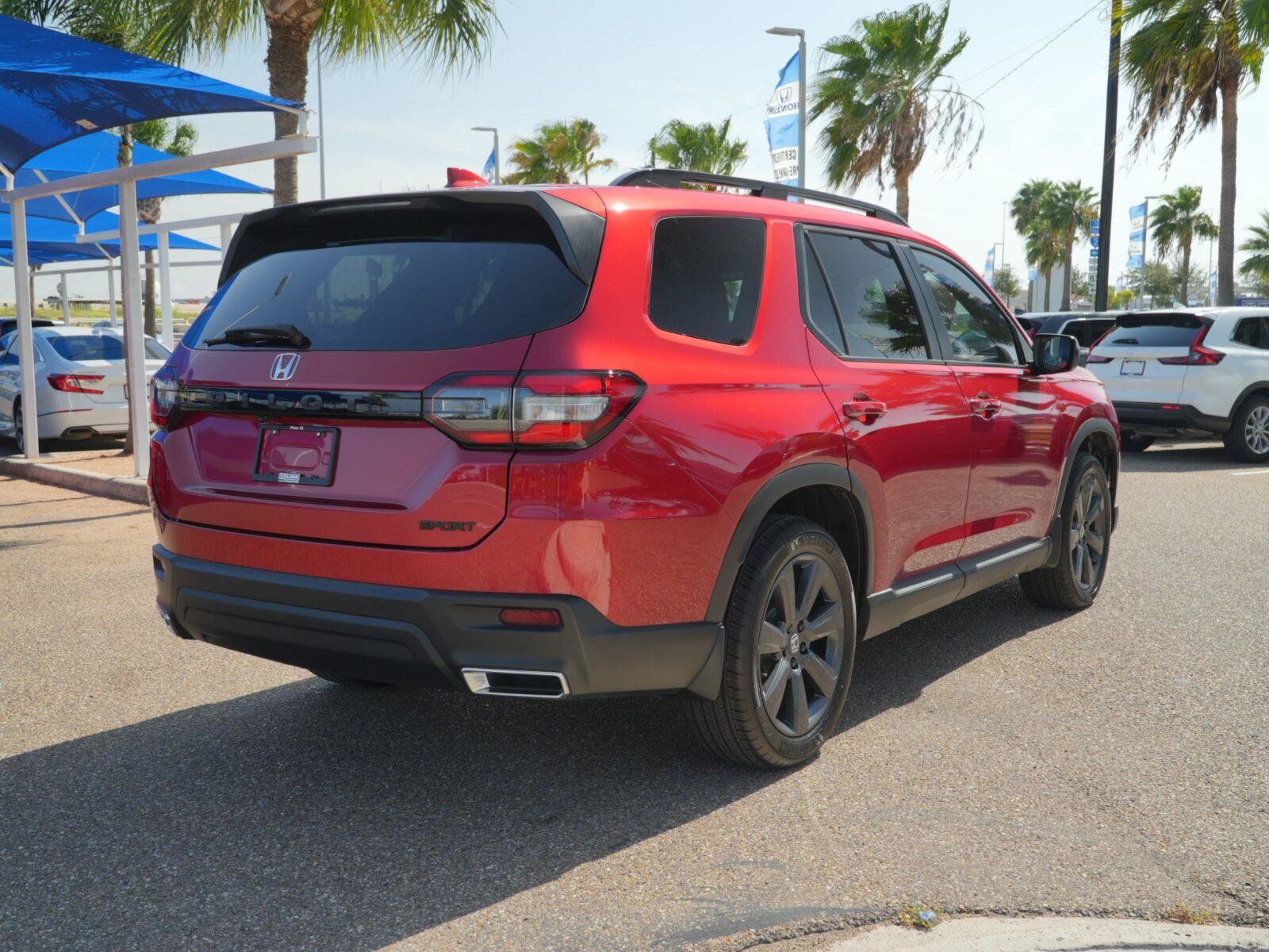 Used 2025 Honda Pilot Sport image 5