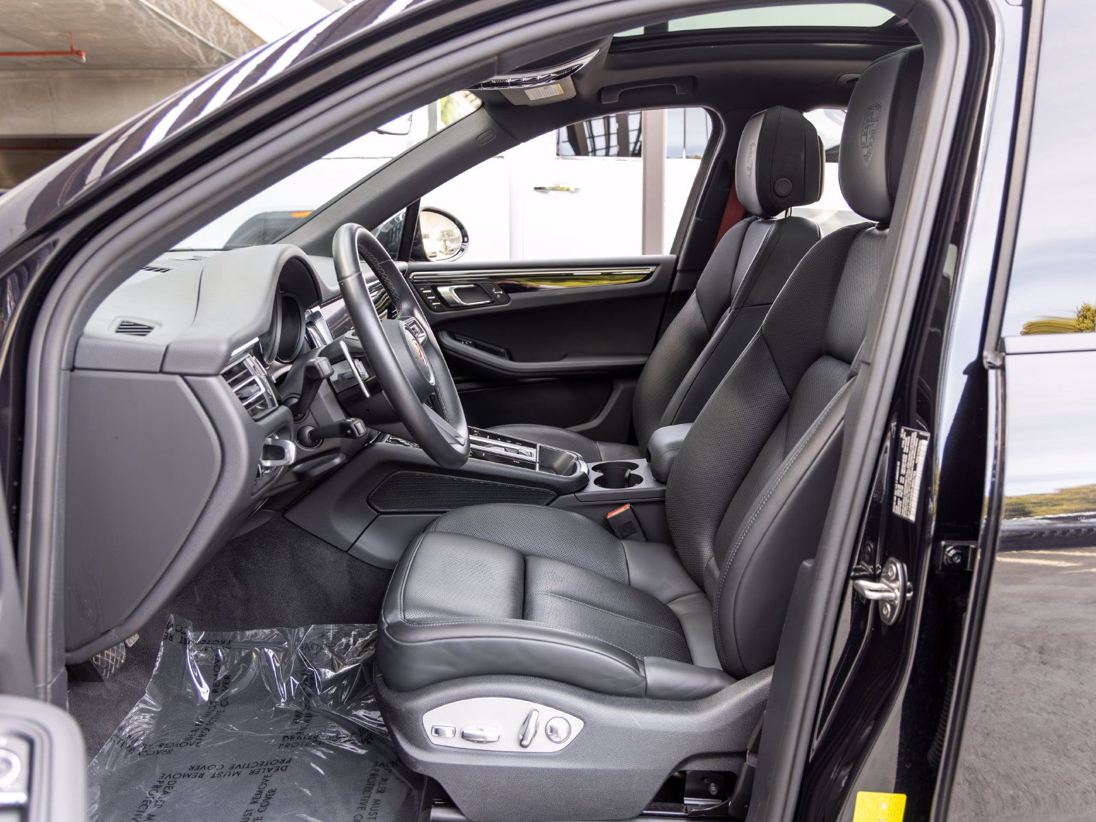 Used 2023 Porsche Macan AWD/4WD image 29