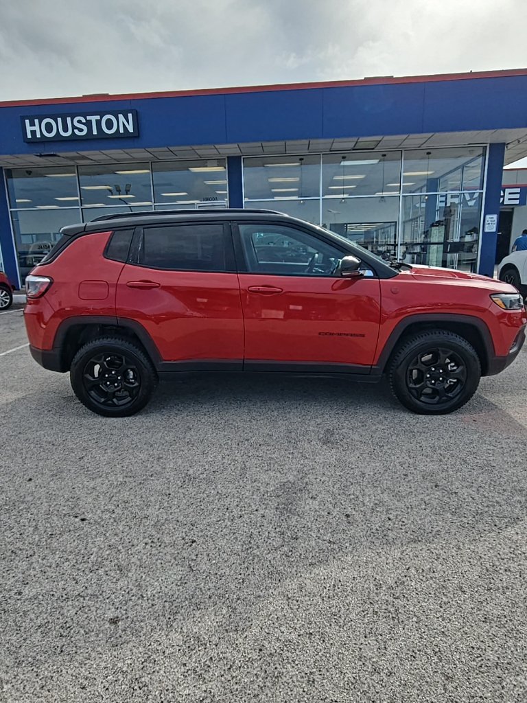 Used 2024 Jeep Compass Trailhawk AWD/4WD image 8