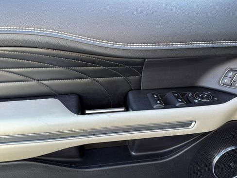 Used 2019 Ford Expedition Max Platinum image 12