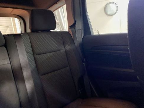 Used 2018 Jeep Grand Cherokee Laredo RWD image 14