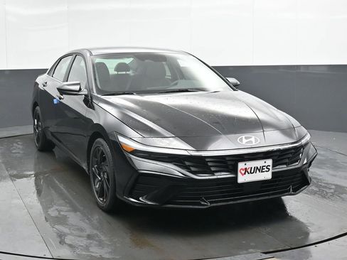 New 2026 Hyundai Elantra SEL Sport Premium FWD image 4