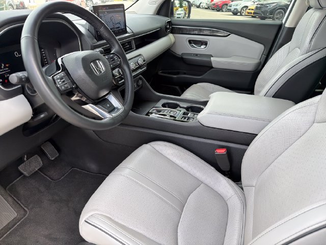 Used 2025 Honda Pilot Elite image 19