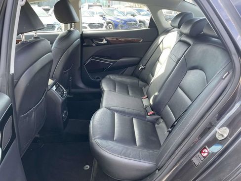 Used 2018 Kia Cadenza Premium image 3