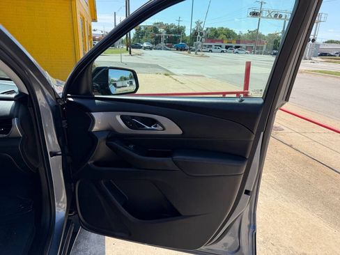 Used 2019 Chevrolet Traverse LS FWD image 16