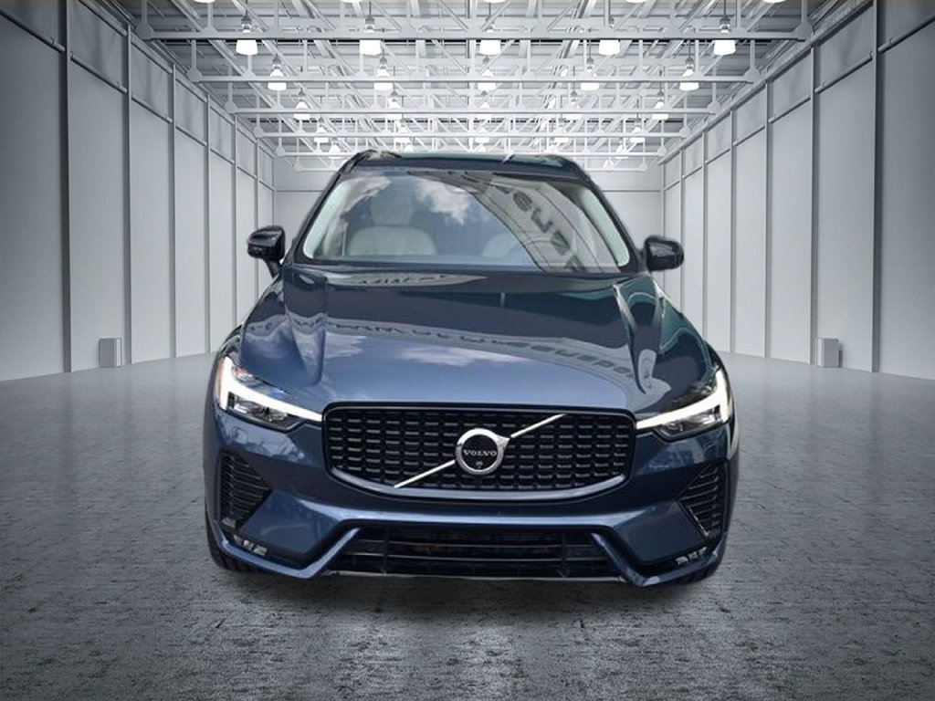 Used 2024 Volvo XC60 B5 Ultimate w/ Protection Package Premier AWD/4WD image 3
