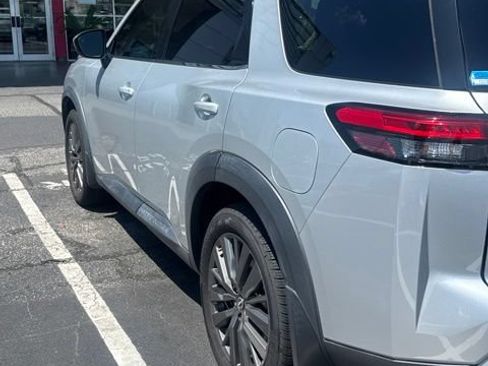 Used 2022 Nissan Pathfinder SL w/ SL Premium Package FWD image 8