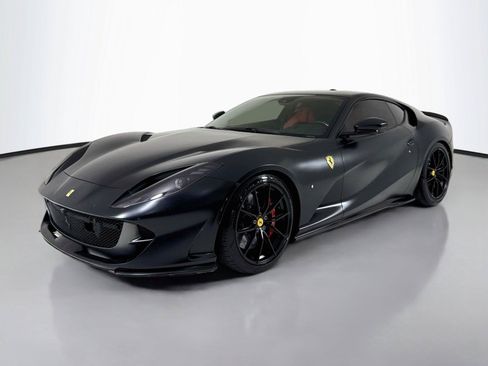 Used 2020 Ferrari 812 Superfast RWD image 10