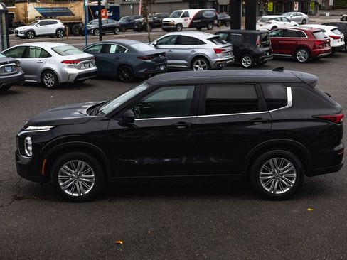 Used 2022 Mitsubishi Outlander ES image 11